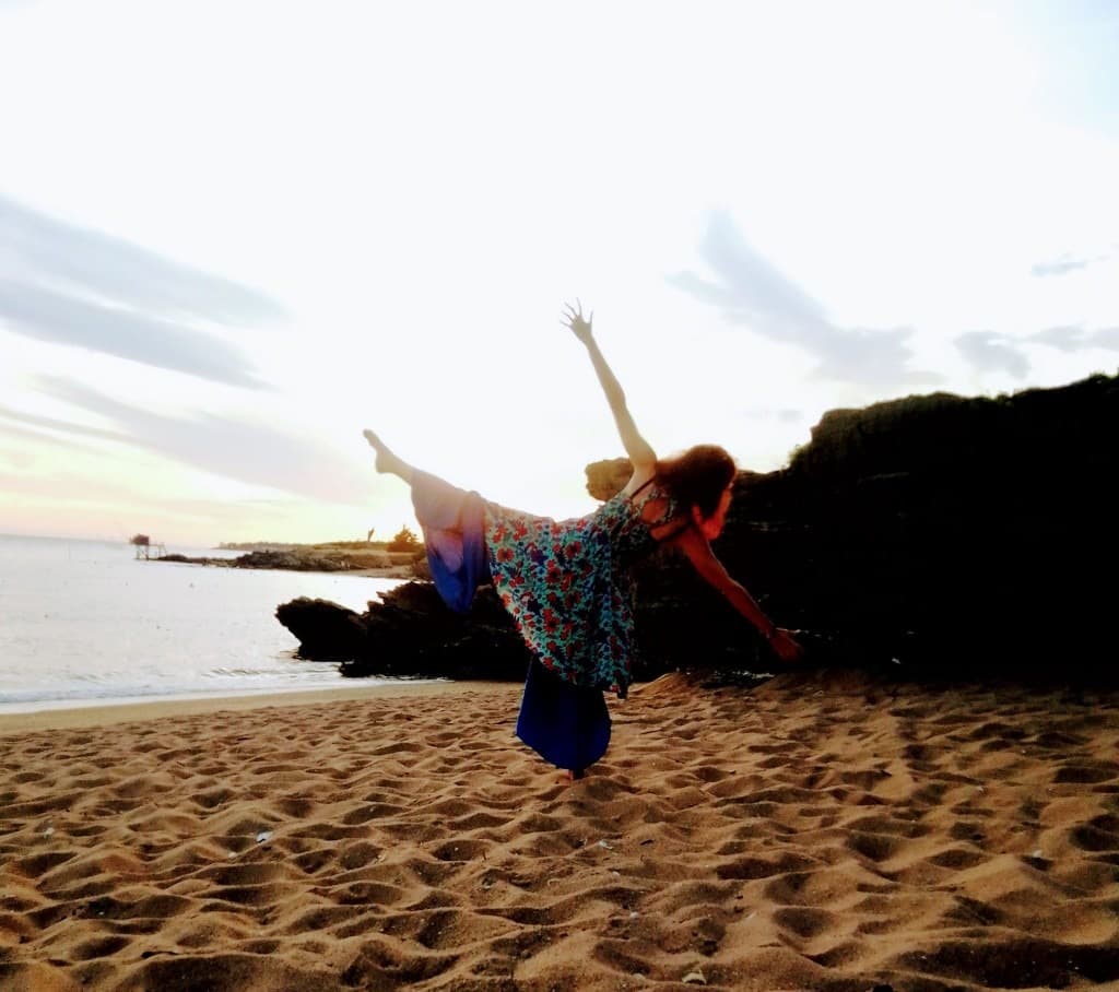Danse libre au bord de la mer — association Abraços